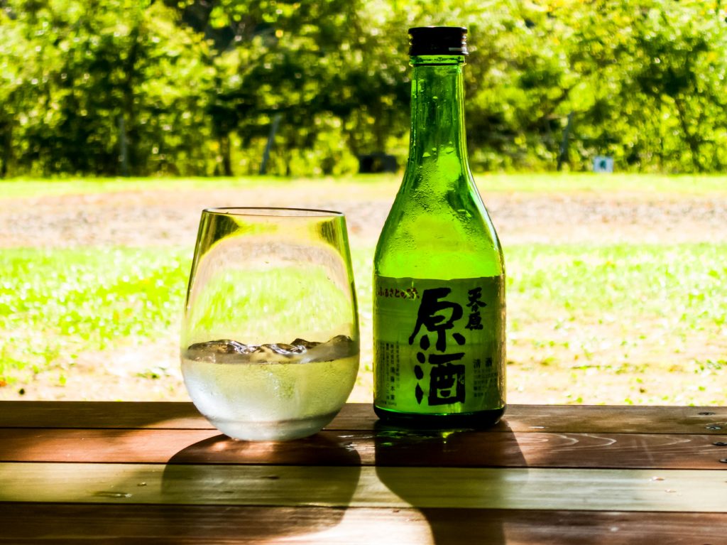須藤本家の「天乃原　原酒　甘口濃厚タイプ」はロックが良く合います。